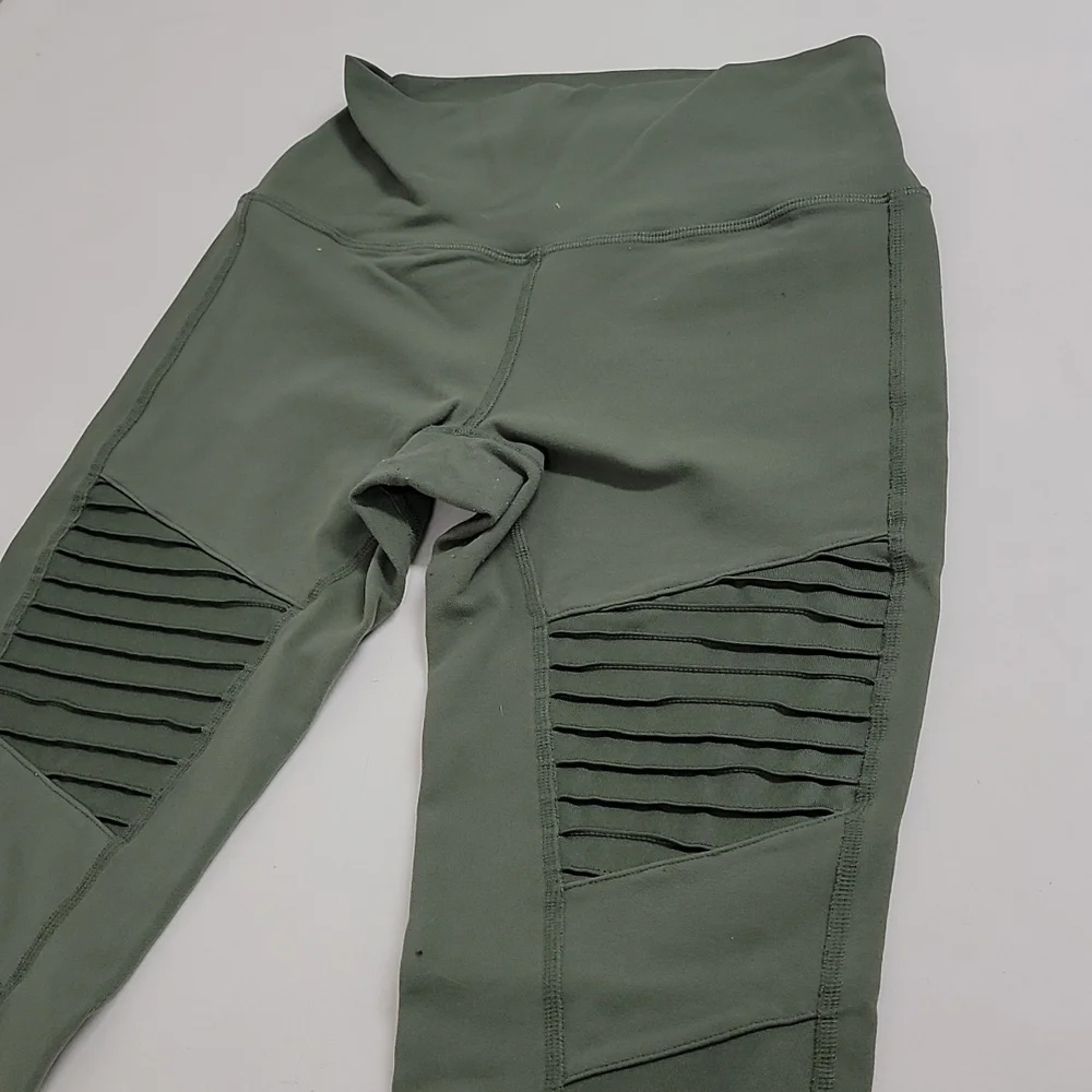 Alo Yoga High Waist Moto Legging Jungle M (one small hole) - Picture 4 of 11